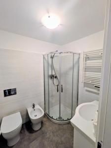 Back in Tide , frontal sea view window, no AC, Pet friendly