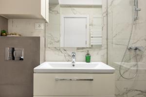 1014 Modern Titan Studio w Washer