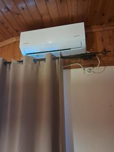 Ξυλινο σπίτι δίπλα στην θάλασσα