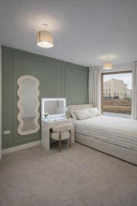 Spacious 1-Bed Apartment & Private Outdoor Space & Parking