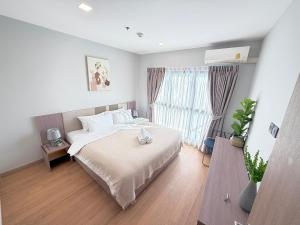 The Astra SkyRiver Luxury Condo with Rooftop Swimming Pool and Gym