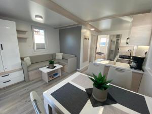 Hausboot Santa Lucia Novigrad - Floating Sea House