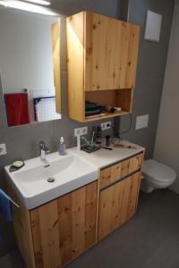 Außergewöhnliche Loft-Wohnung in einer alten Barons Villa mit Südterrasse und privatem Garten