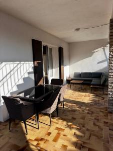 LE ROCHER Spacieux F2 plein pied grande terrasse