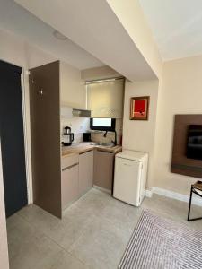 Simple Apartment in Kızıltoprak with Transportation,near Bağdat street