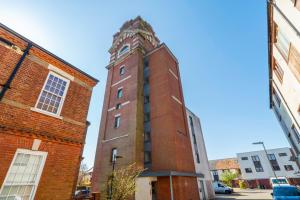 Wow 10 Beds 2 bath Lift Parking Contractor welcome