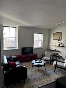Bright, Spacious One-Bedroom Flat in Kensington
