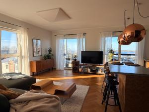 Seaview getaway. Free parking!