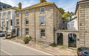 Minster Panorama & Minster Vista - - UNBROKEN BEACHFRONT VIEWS - - TWO STUNNING GEORGIAN HOUSES THAT CONNECT - - PRIVATE PARKING - - Beautifully Refurbished MARCH 2026