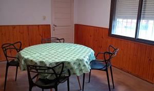 Casa en alquiler a una cuadra de la peatonal