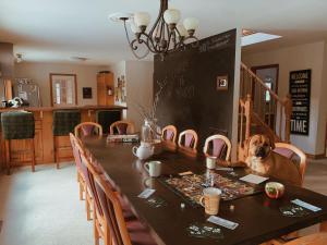 Lakeside Memories Await at Trenanthias Woody Cottage