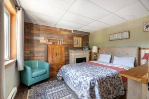 Lakeside Memories Await at Trenanthias Woody Cottage