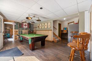 Lakeside Memories Await at Trenanthias Woody Cottage