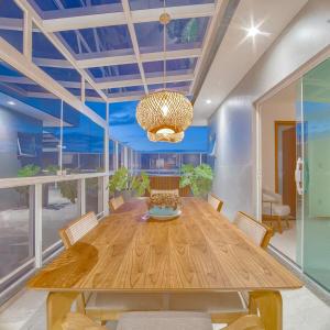 Exclusividade e Luxo com Jacuzzi Perto da Praia