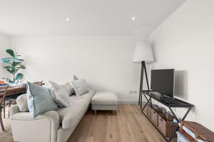 Spacious Gated Mews Apartment, Clapham