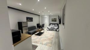 Modern cottage with access to private beach