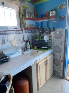 Maison troglodyte en bordure de mer
