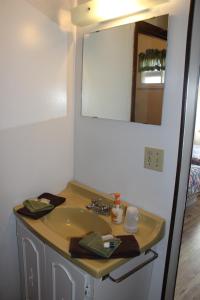 Raval Paradise Motel and RV Park