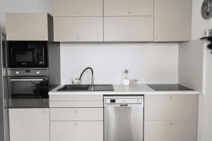 Apartment with Jacuzzi and Courtyard in Andernos