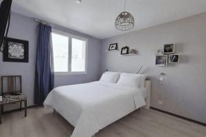 Apartment with Jacuzzi and Courtyard in Andernos
