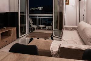 Acropolis View Stylish Residence - 150m to Metro - Metropolitan Hub