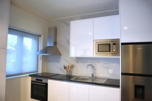 2 BR Apartment Metro 2 Min Porto 15 min Parking