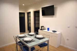 2 BR Apartment Metro 2 Min Porto 15 min Parking