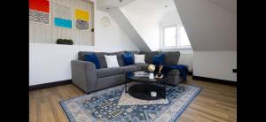 Bournemouth Luxe 3BR-3 Bath-Parking-Walk to Beach-4 Mins drive to train station
