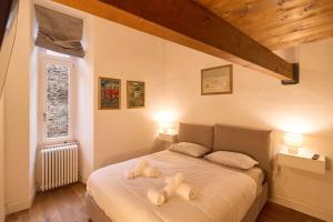 AM Stays 11 - Cozy Medieval Loft in City Center