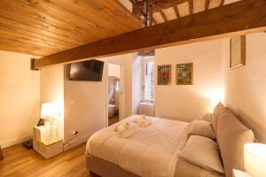 AM Stays 11 - Cozy Medieval Loft in City Center