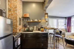 Historic but Modern with Relaxing Natural Light