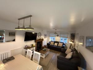 Sea Urchins, The Bay, 2 bedrooms with ensuites, balcony with sea view, parking, 2 dogs welcome