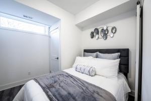 Stylish 2BR Suite with Parking and 5 Mins to The Falls