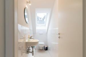 10 Guests Apartment near Mercedes Plant & Train