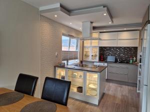 Central,free parking and 10 min walk to train station