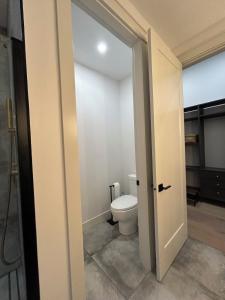 Spacious 4-bedroom Luxury Retreat