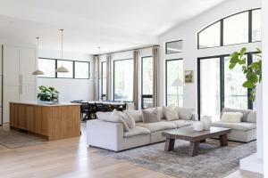 Spacious 4-bedroom Luxury Retreat