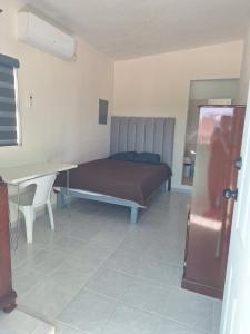 Nice independent room close to de downtown and Malecon Guaymas