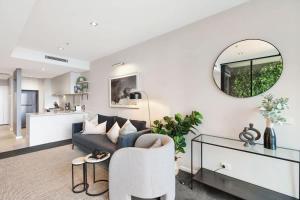 Waterfront Docklands Retreat with Pool & Gym