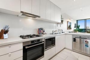 Waterfront Docklands Retreat with Pool & Gym