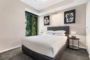 Waterfront Docklands Retreat with Pool & Gym