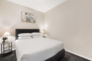 Waterfront Docklands Retreat with Pool & Gym