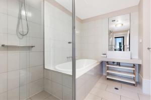 Waterfront Docklands Retreat with Pool & Gym