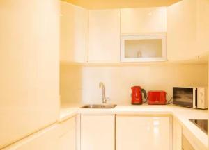 Bright Luxury Studio Apartment - City Center