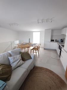 Deluxe 2 Terraces River&Marina View Flat