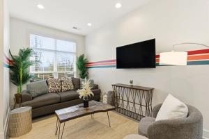 Modern 3BR with Rooftop - 10 Min to Broadway