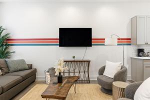 Modern 3BR with Rooftop - 10 Min to Broadway