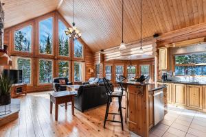 Fiddler Lake Resort - Deer 61