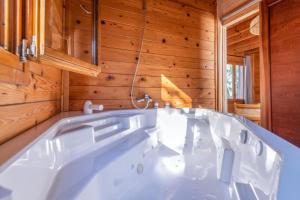 Chalets & SPA à leau thermale