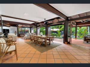 Solander Beachfront with private beach access & pool